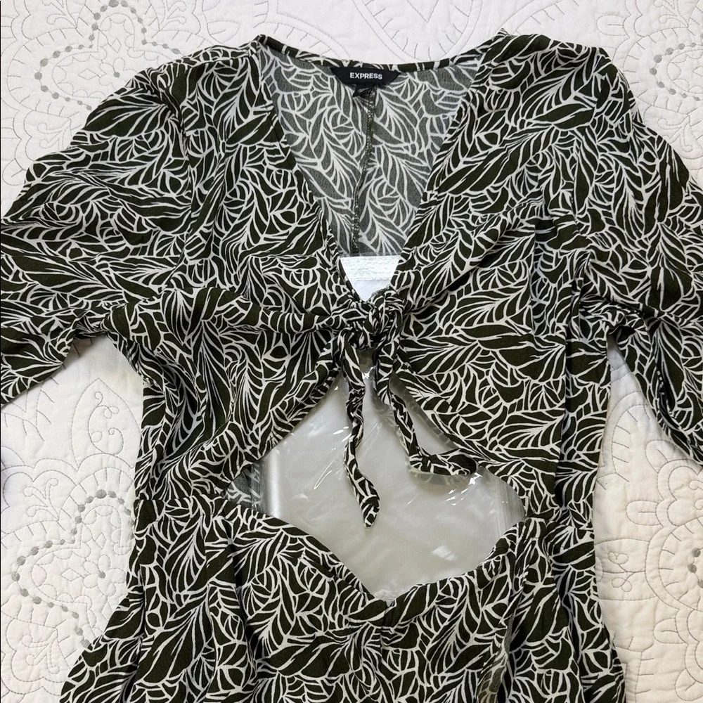 Express Floral Pattern Green Maxi Wrap Dress - Women’s Medium Long Sleeve Dress - Picture 6 of 10